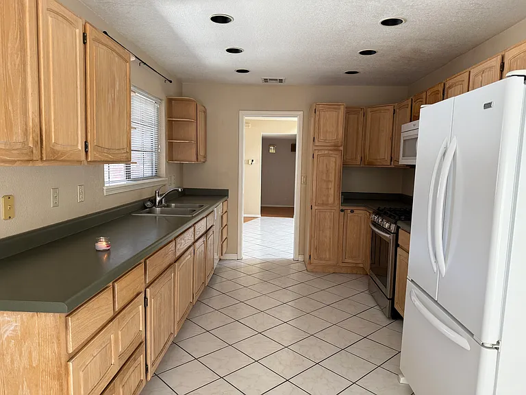 2112 Home Show Ln — Photo 11