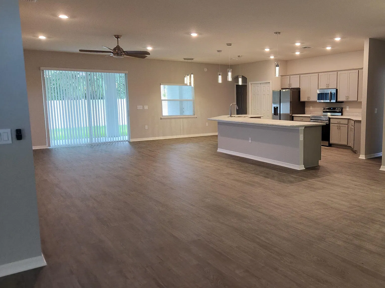 5 bed, 2827 sqft, $2,800 — Photo 3