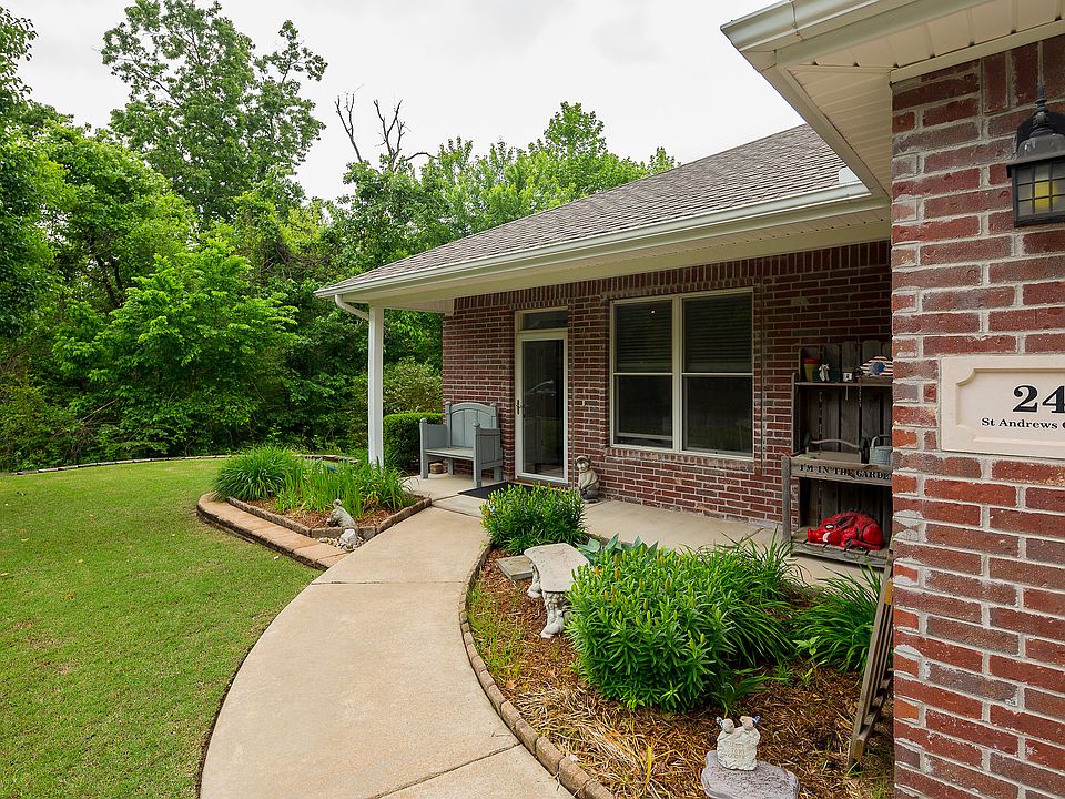2nd image of 24 Saint Andrews Cir