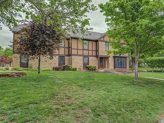 2nd image of 2315 Old Farm Ln
