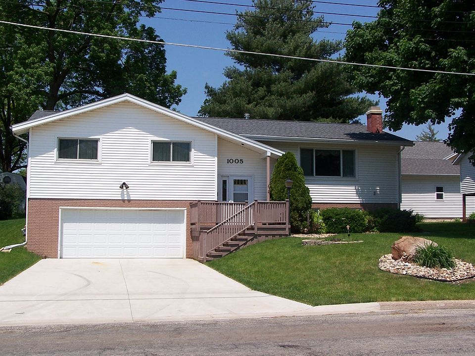 1st image of 1005 L Ave
