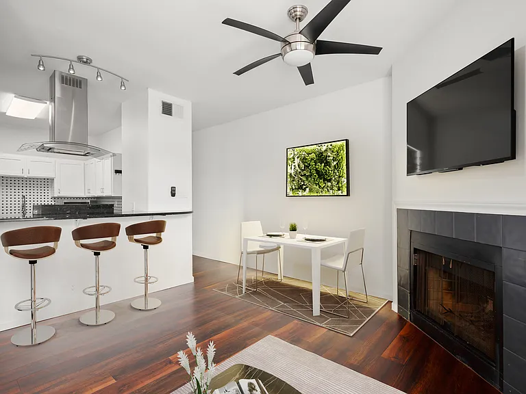 2414 Longview St #307 — Photo 4