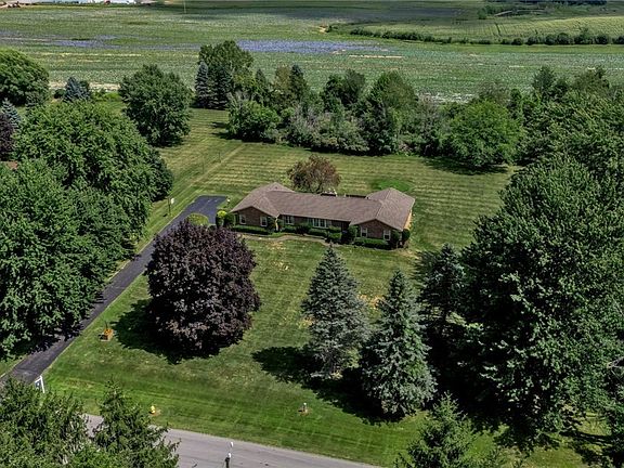 2nd image of 3999 Lake Rd