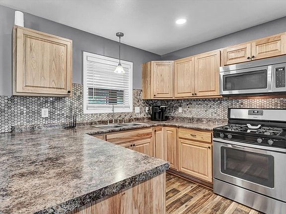 3rd image of 861 Isabell Dr