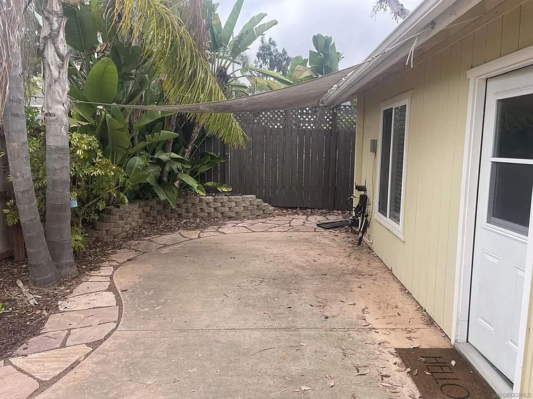 1834 Eastwood Ln — Photo 9