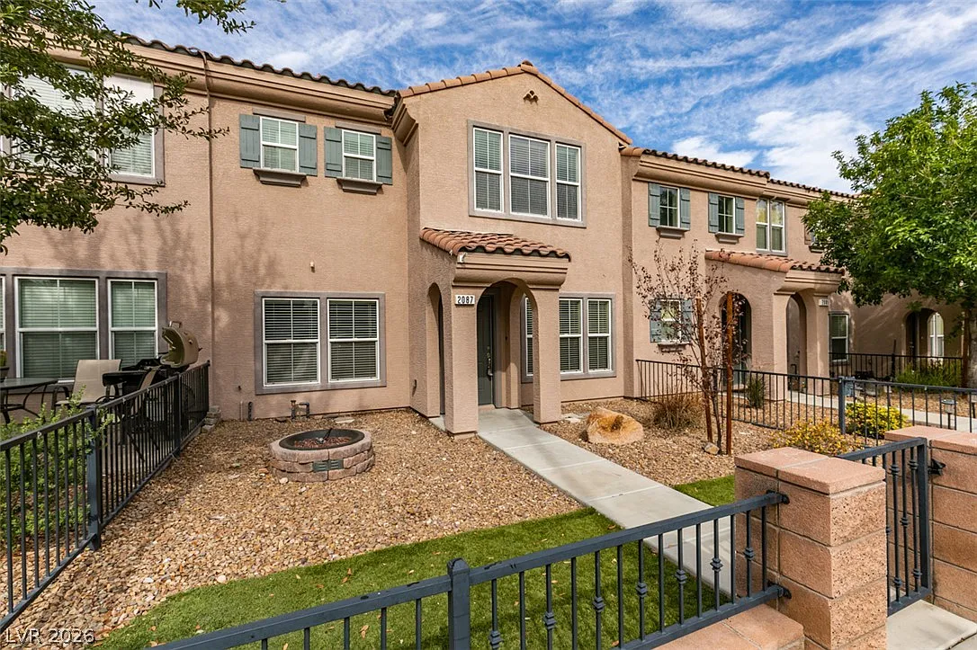 3 bed, 2.5 bath, 1445 sqft, $2,050 — Photo 3