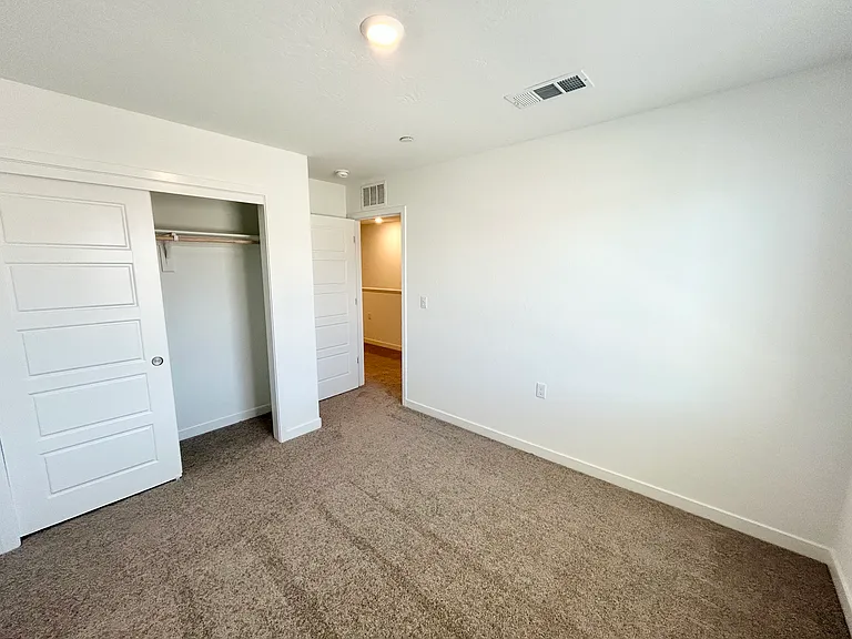 4480 Bellaire Ave — Photo 12
