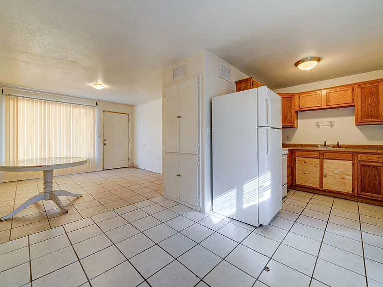 251 W Northern Ave #B — Photo 5
