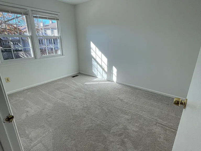 2774 Knollside Ln — Photo 12