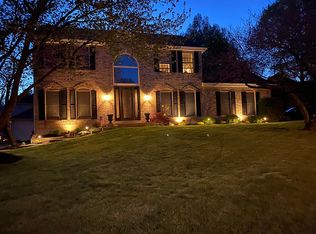 2 Timber Ridge Estates Ct, Ballwin, MO 63011