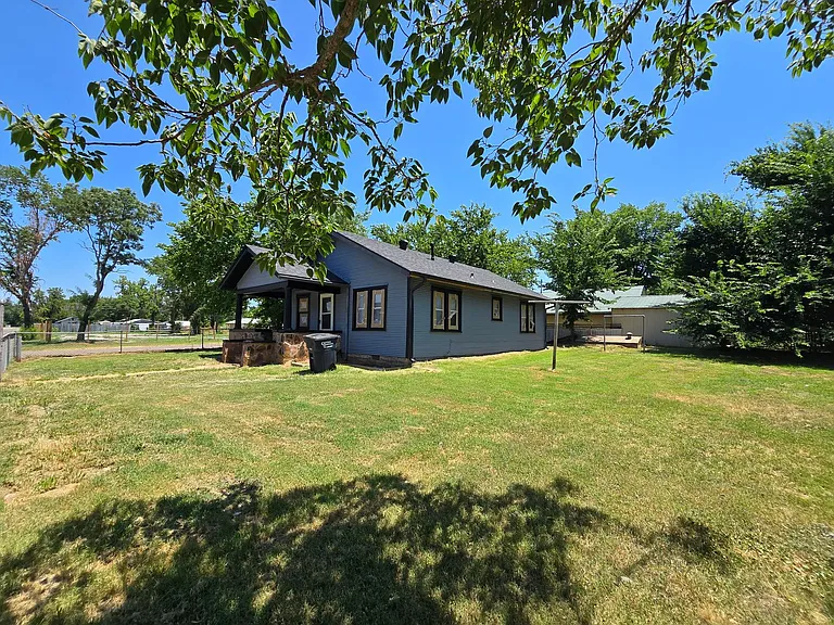 617 N Bonita Ave — Photo 29