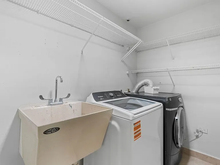 1854 Avenue McLeary B4 Chateau — Photo 44