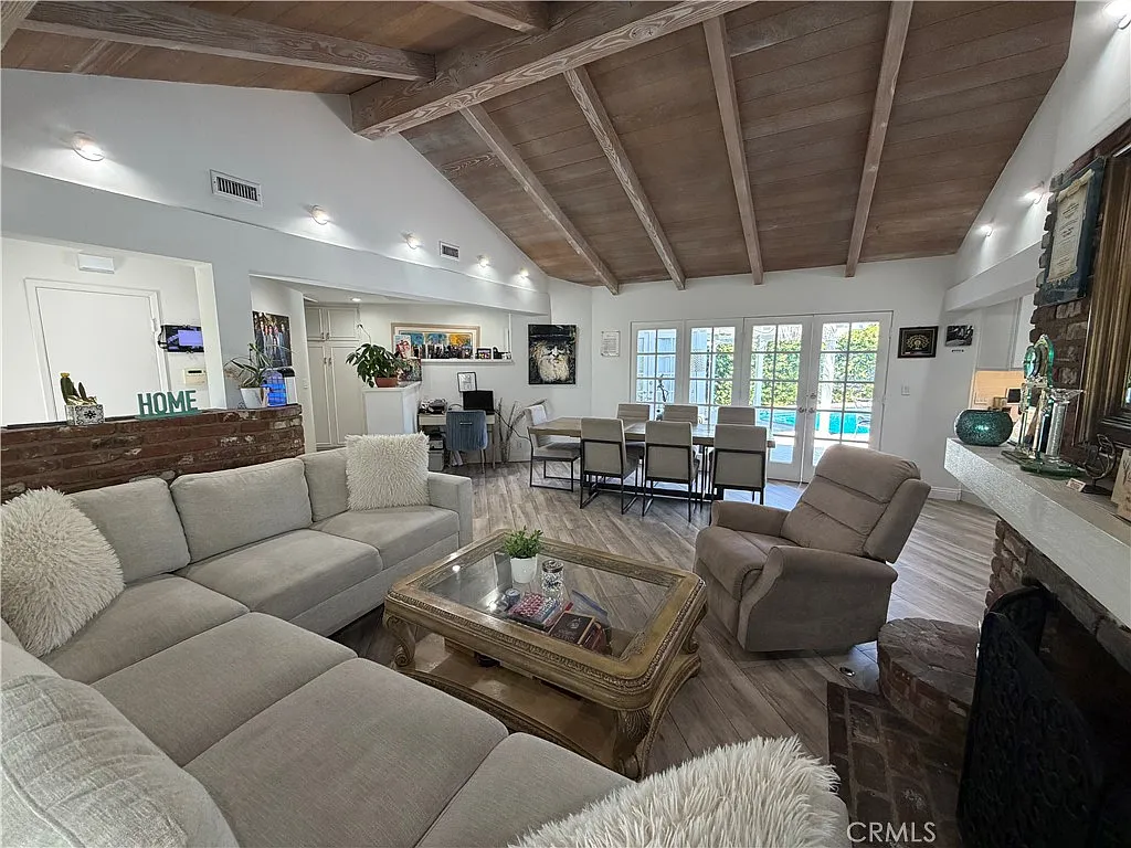 4 bed, 2387 sqft, $7,750 — Photo 2