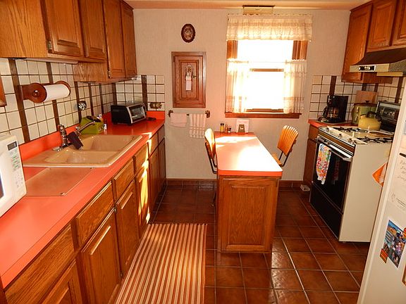3rd image of 2027 Emerson Ave
