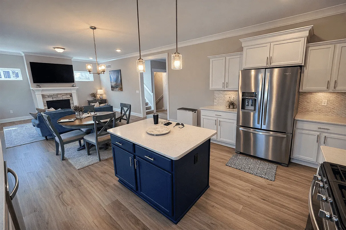 3 bed, 3.5 bath, 3600 sqft, $3,600 — Photo 3