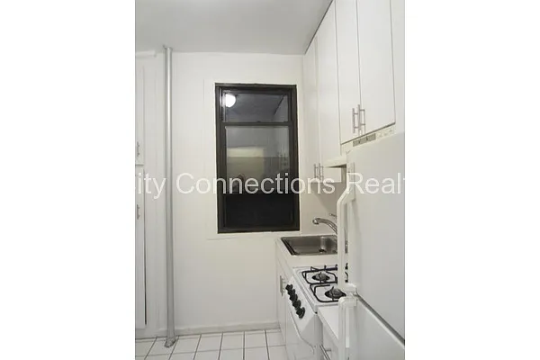 Rented by City Connections Realty | media 7