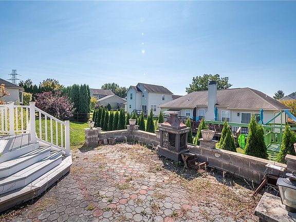 3rd image of 2710 Knollwood Way