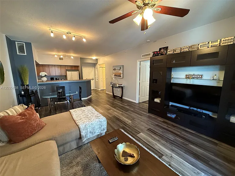 250 NE 3rd Ave #1210 — Photo 3