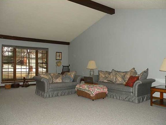 4th image of 2305 Coachlight Dr