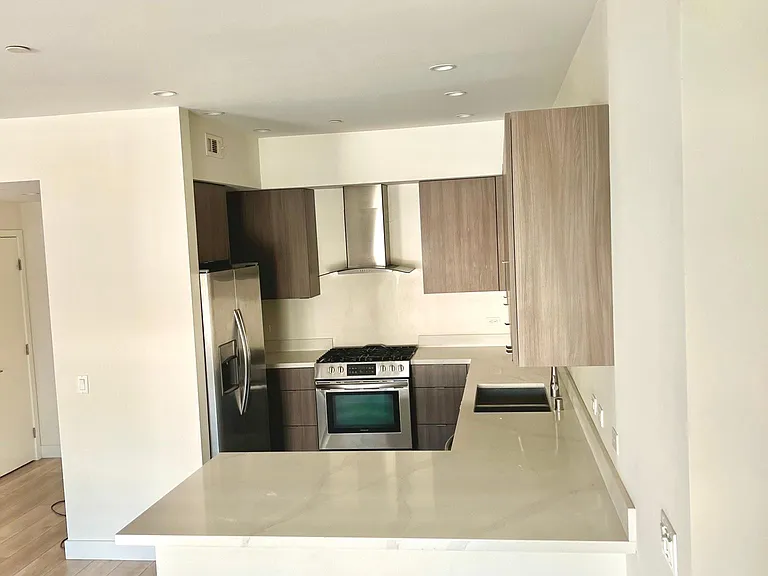 1307 N Bronson Ave #302 — Photo 8