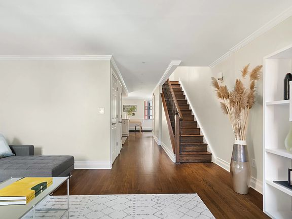 3rd image of 239 W 122nd St #Townhouse