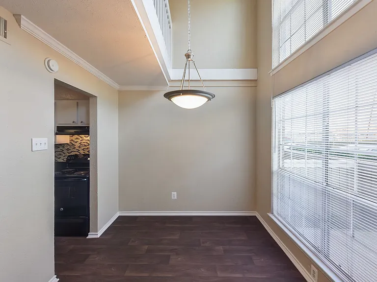 Davenport Apartments — Photo 41