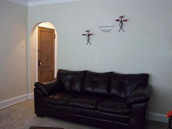 5th image of 639 Elgin Ave APT 2