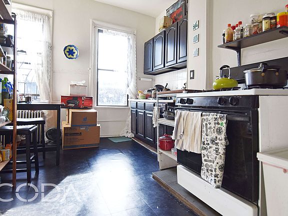 2nd image of 184 Stockholm St APT 3R