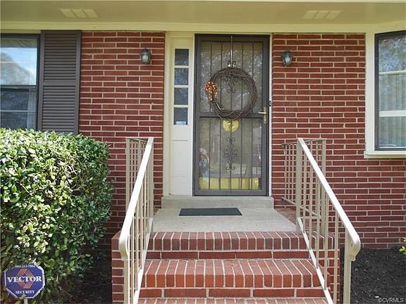 3rd image of 1608 Littleton Blvd