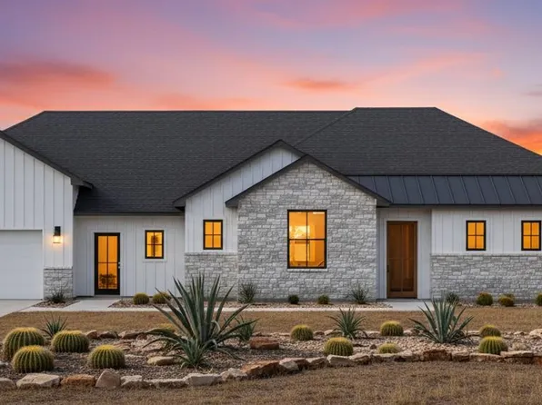 221 Charro Vista Dr, Driftwood, TX 78619