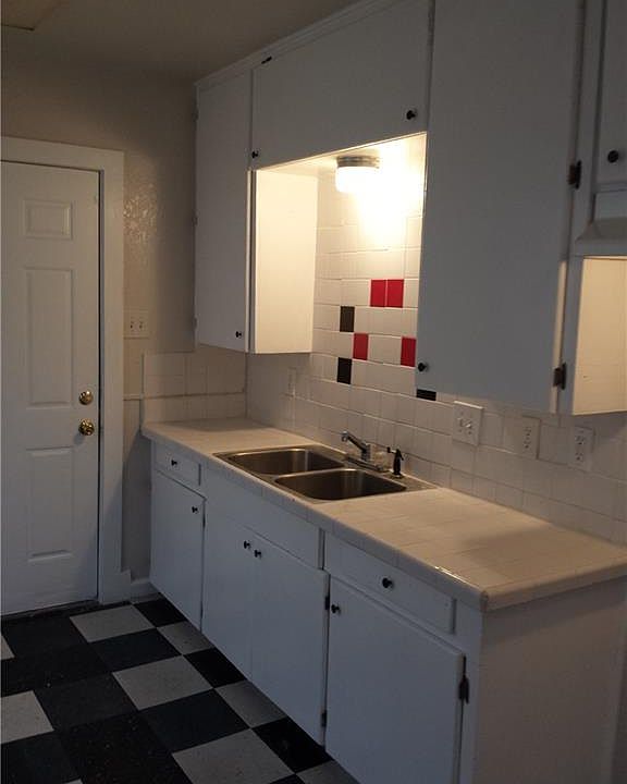 1st image of 2634 Elizabeth St