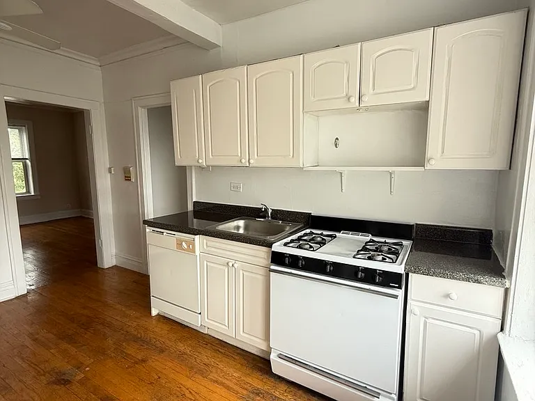 2859 W Berteau Ave #2B — Photo 2