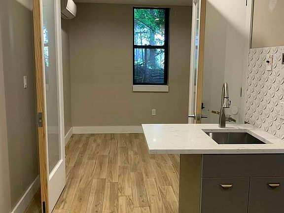 4th image of 95 Clay St #10B