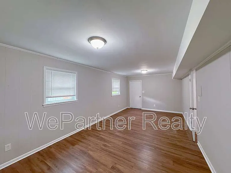 2223 Shamrock Dr — Photo 12