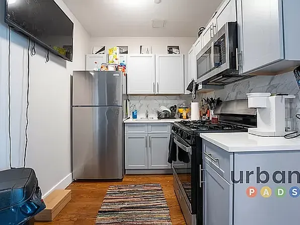 381 De Witt Avenue image 1 of 7