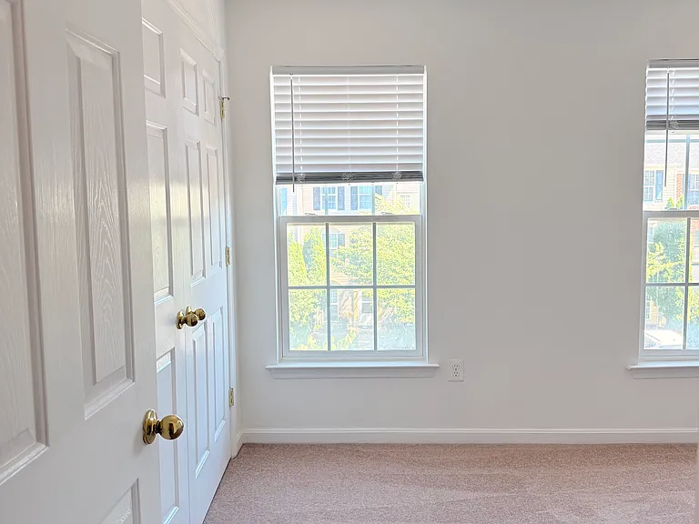 611 Tivoli Rd — Photo 10