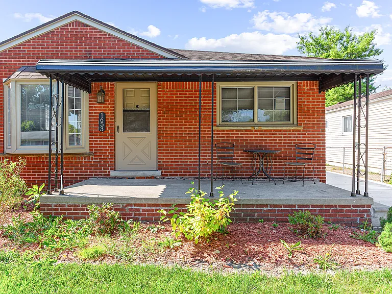 1653 London Ave — Photo 1