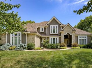 1021 SW Summit Falls Dr, Lees Summit, MO 64081