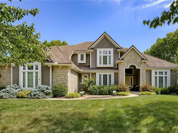 1021 SW Summit Falls Dr, Lees Summit, MO 64081
