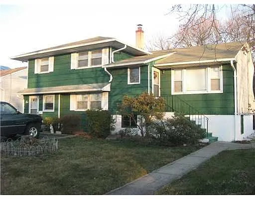 2 Colgan Ave photo 1