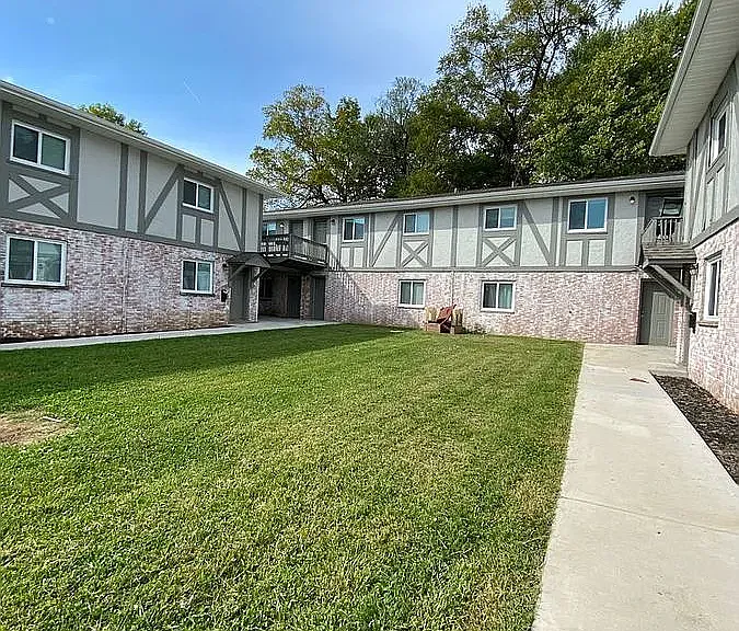 2201 Woodson Rd #J — Photo 3