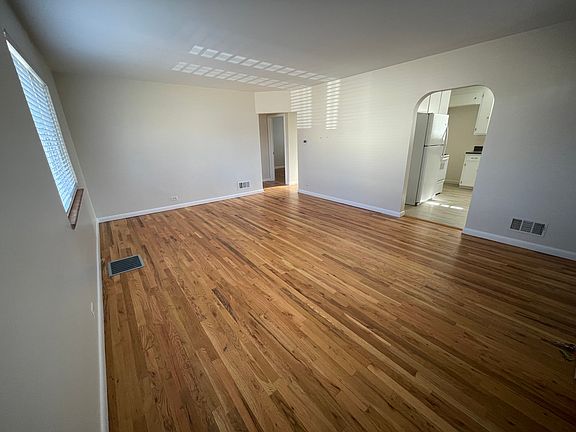 Great living room space with lots of light