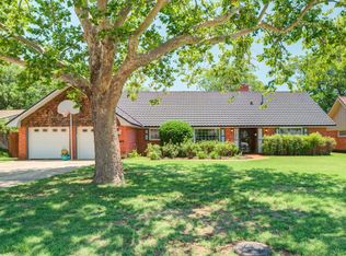 1102 Dallas St, Plainview, TX 79072