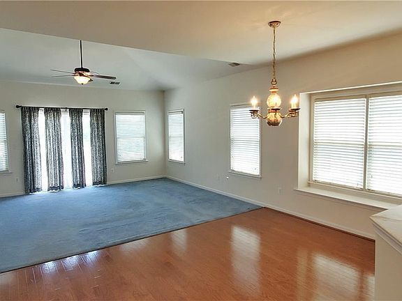 4th image of 5009 Saw Grass Dr