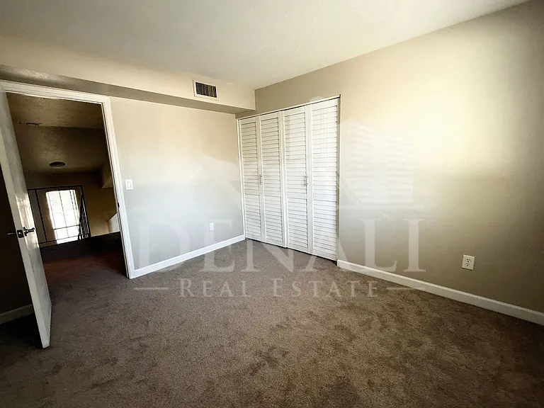 1529 E Edgewater Dr — Photo 18