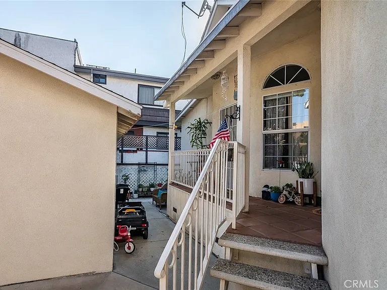 607 E Olive Ave — Photo 5