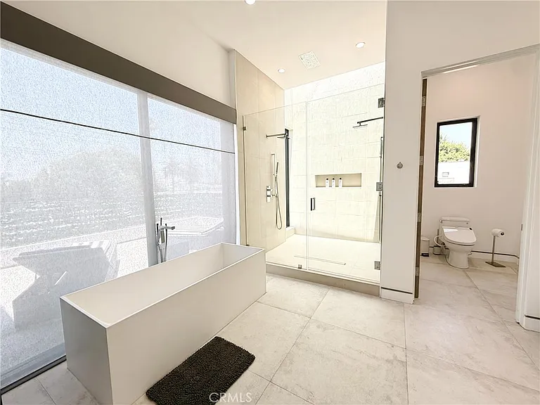 415 N Martel Ave — Photo 25
