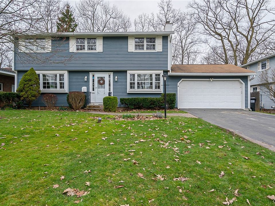 1st image of 218 Oakridge Ter