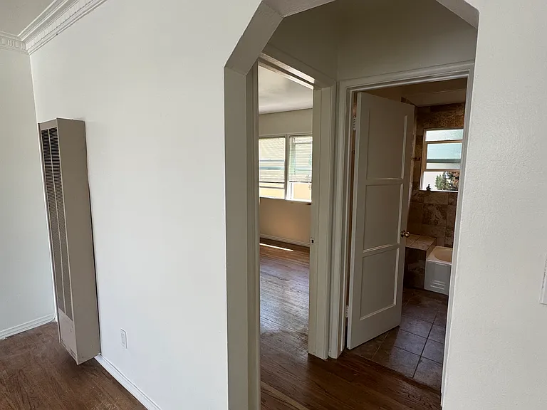 1225 S Fairfax Ave #6 — Photo 5
