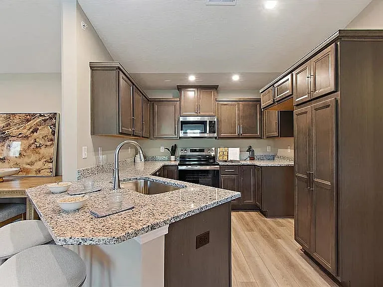2 bed, 1051 sqft, $1,600 — Photo 4